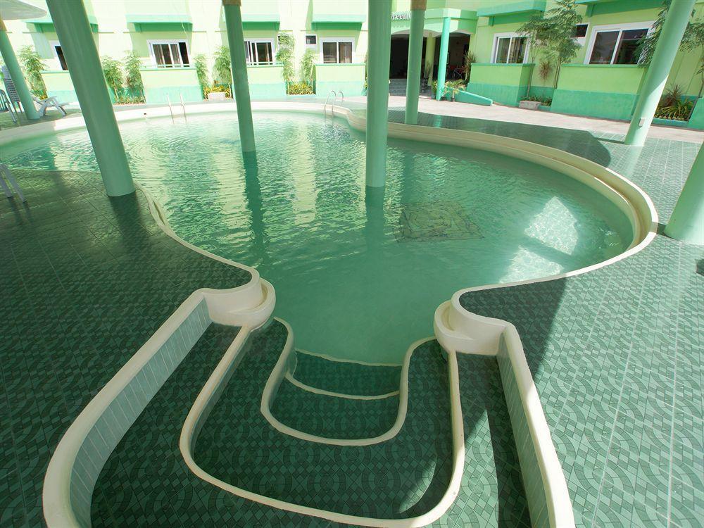 Green One Hotel Île de Mactan Extérieur photo