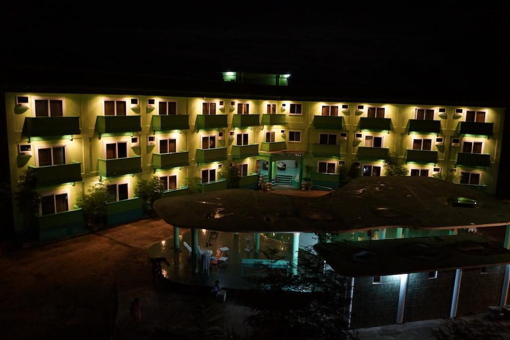 Green One Hotel Île de Mactan Extérieur photo