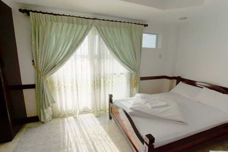 Green One Hotel Île de Mactan Extérieur photo