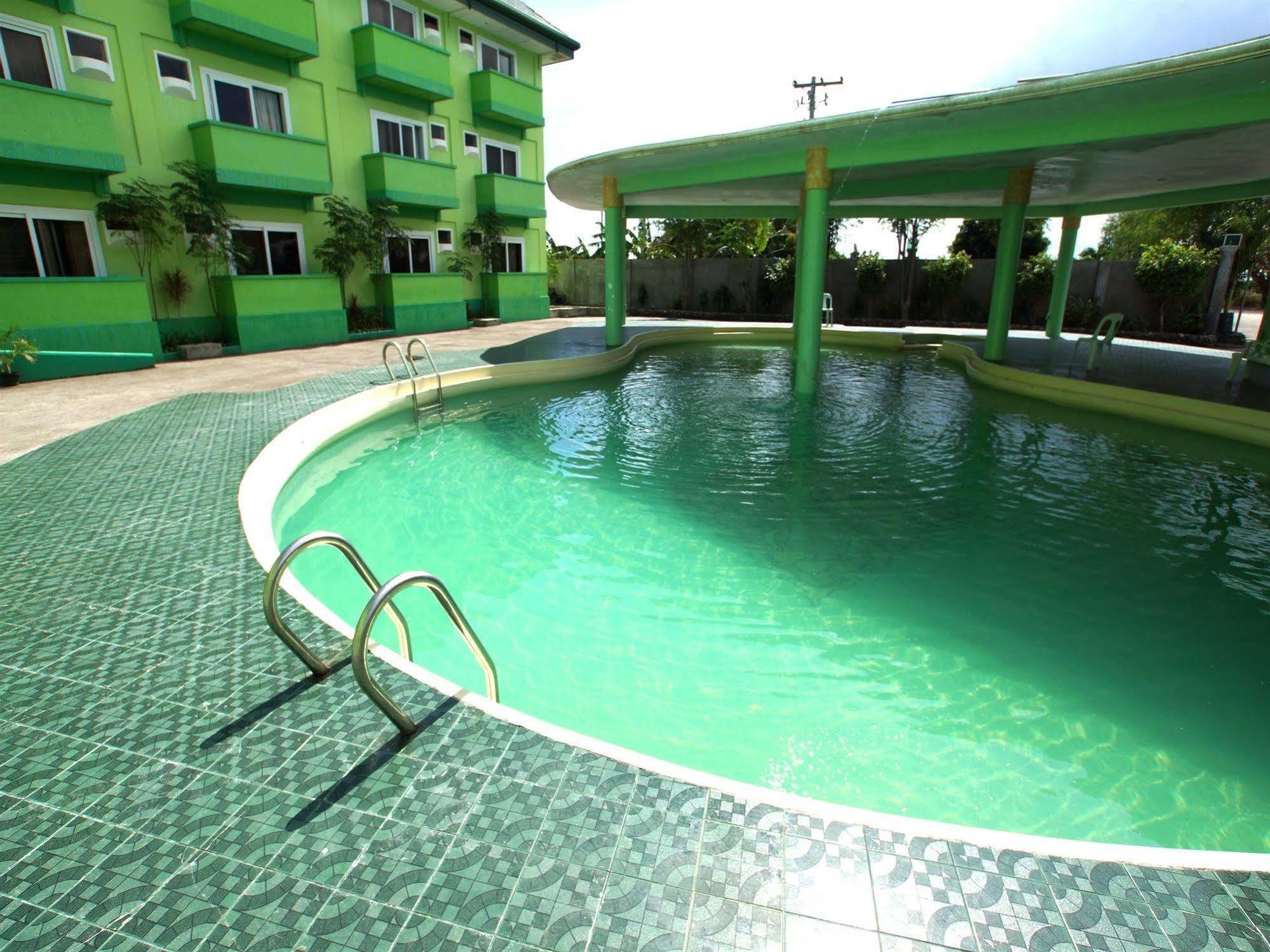 Green One Hotel Île de Mactan Extérieur photo