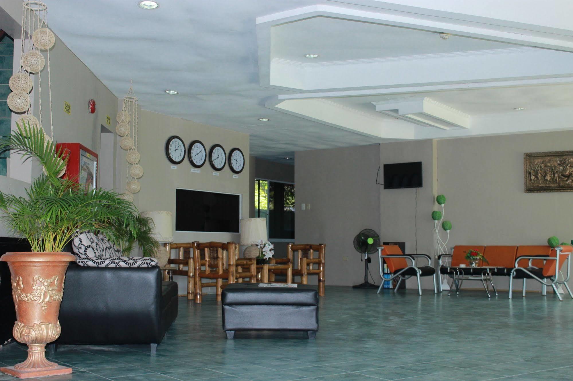 Green One Hotel Île de Mactan Extérieur photo